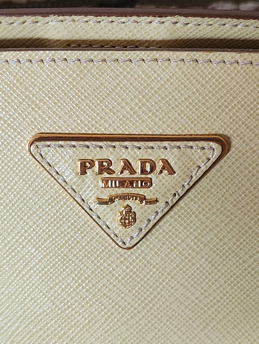 💛RARE Prada💛 - Bi-Color Ananas/Talco Saffiano Lux Leather Large Shopping Tote - Picture 6 of 16